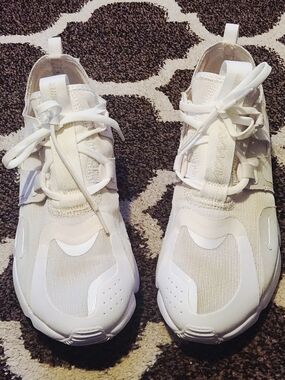Nike Air Max  White Women's Lightweight Lace-Up Sneakers